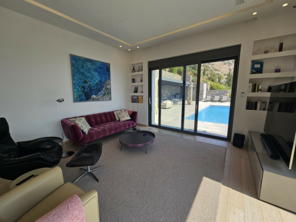 4-bedroom Villa In Agios Nikolaos, Greece (290 M²)
