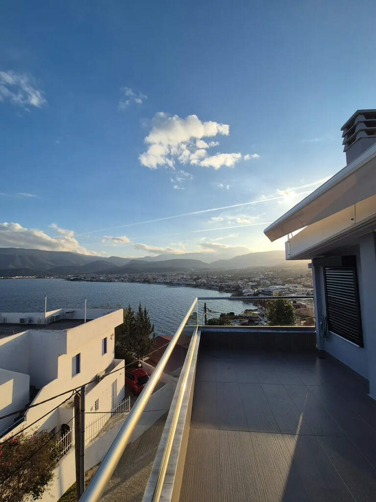 Maisonette 82 M2 In Saronikos, Greece