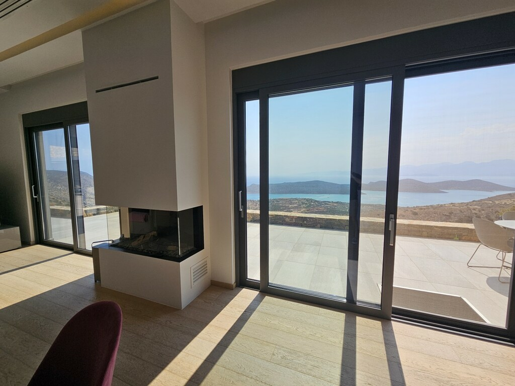 4-bedroom Villa In Agios Nikolaos, Greece (290 M²)