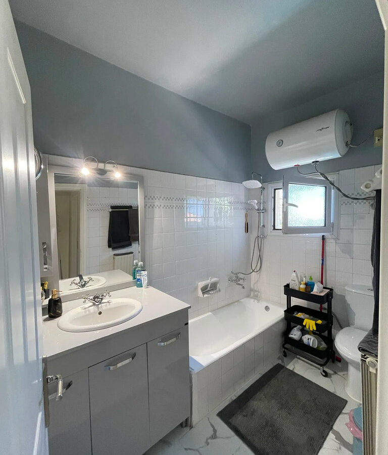 Maisonette In Artemida (loutsa), Greece (250 M²)