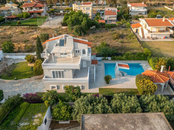 Villa 310 M2 In Kalivia Thorikou, Greece
