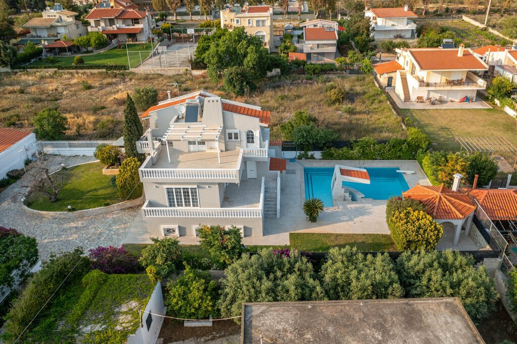Villa 310 M2 In Kalivia Thorikou, Greece