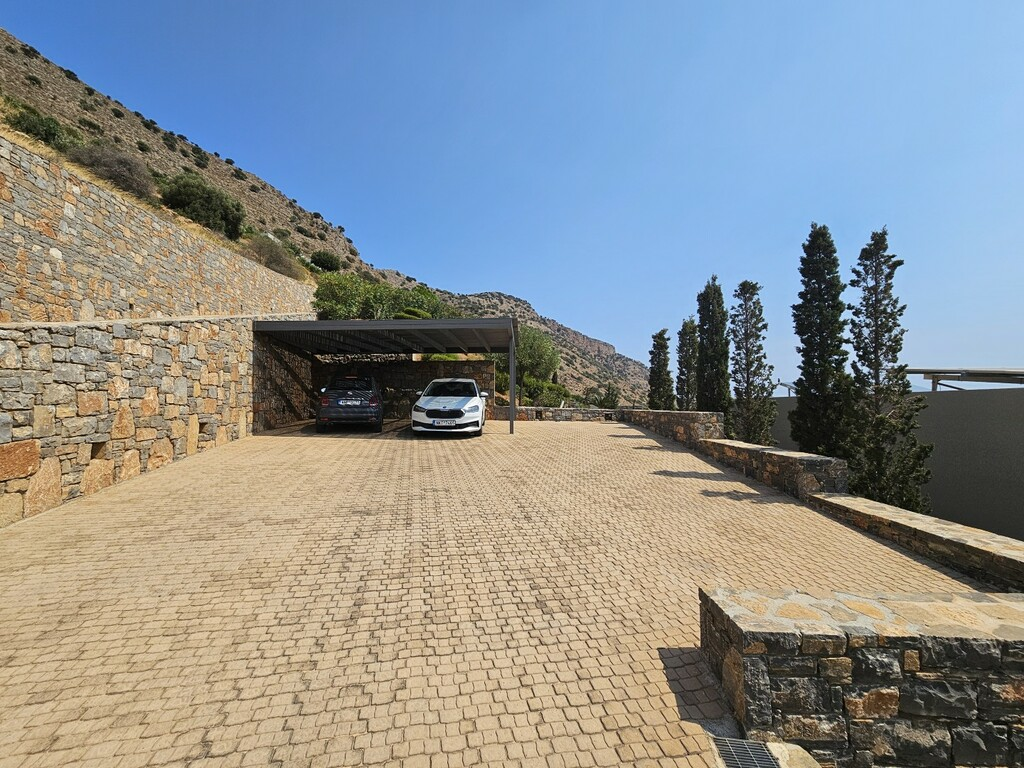 4-bedroom Villa In Agios Nikolaos, Greece (290 M²)
