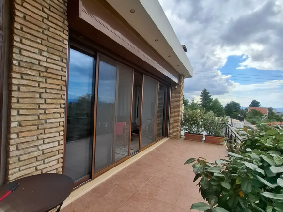 2-bedroom Detached House In Com. Skalas Oropou, Greece (165 M²)
