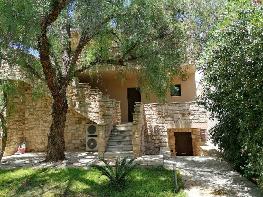 3-bedroom Villa In Loutraki-perachora, Greece (300 M²)