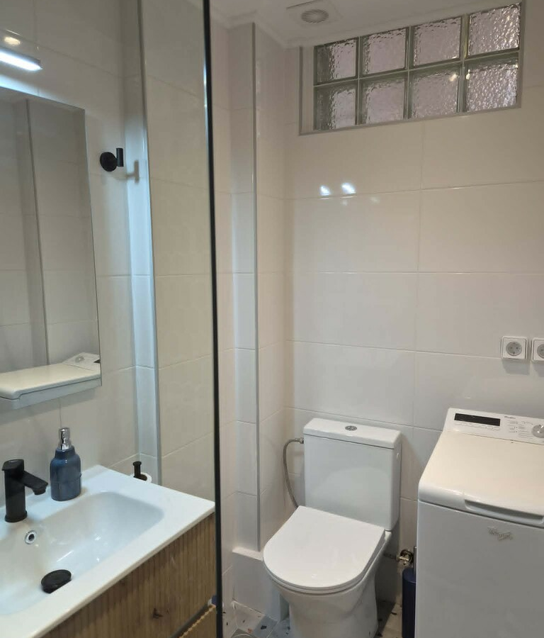 Flat 65 M2 In Kipseli, Greece