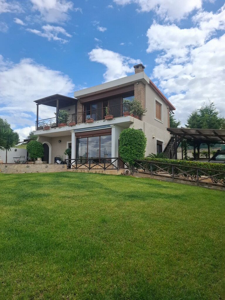 2-bedroom Detached House In Com. Skalas Oropou, Greece (165 M²)