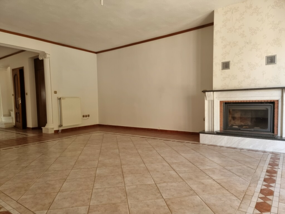 3-bedroom Maisonette In Panorama, Greece (271 M²)