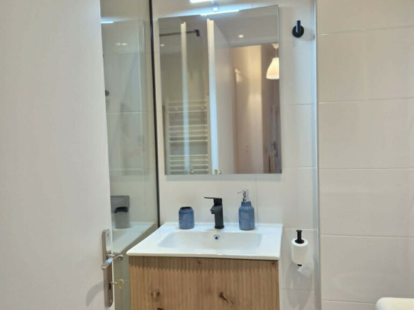 Flat 65 M2 In Kipseli, Greece