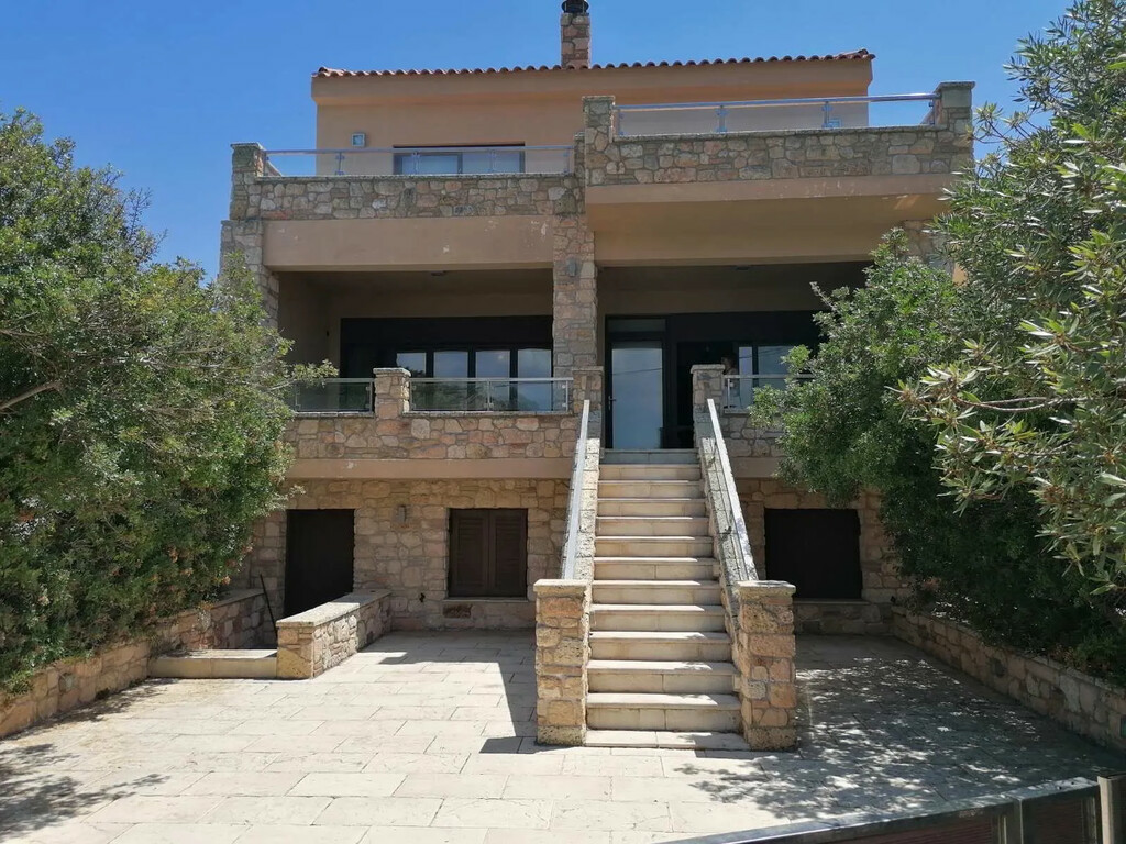 3-bedroom Villa In Loutraki-perachora, Greece (300 M²)