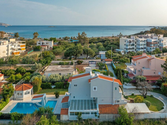 Villa 310 M2 In Kalivia Thorikou, Greece
