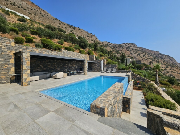 4-bedroom Villa In Agios Nikolaos, Greece (290 M²)