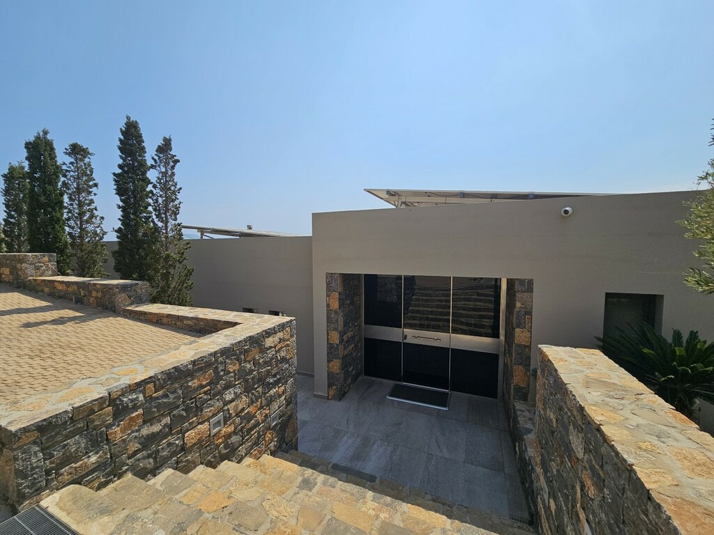 4-bedroom Villa In Agios Nikolaos, Greece (290 M²)