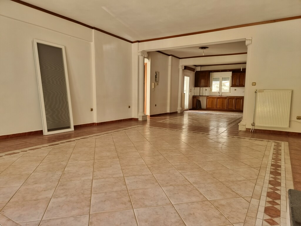 3-bedroom Maisonette In Panorama, Greece (271 M²)