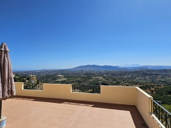 Detached House 247 M2 In Gorgolaini, Greece