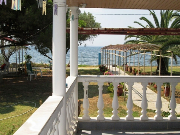 2-bedroom Detached House In Poligiros, Greece (60 M²)