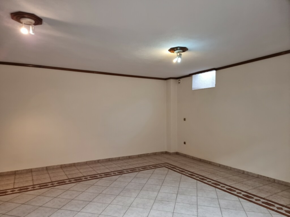 3-bedroom Maisonette In Panorama, Greece (271 M²)