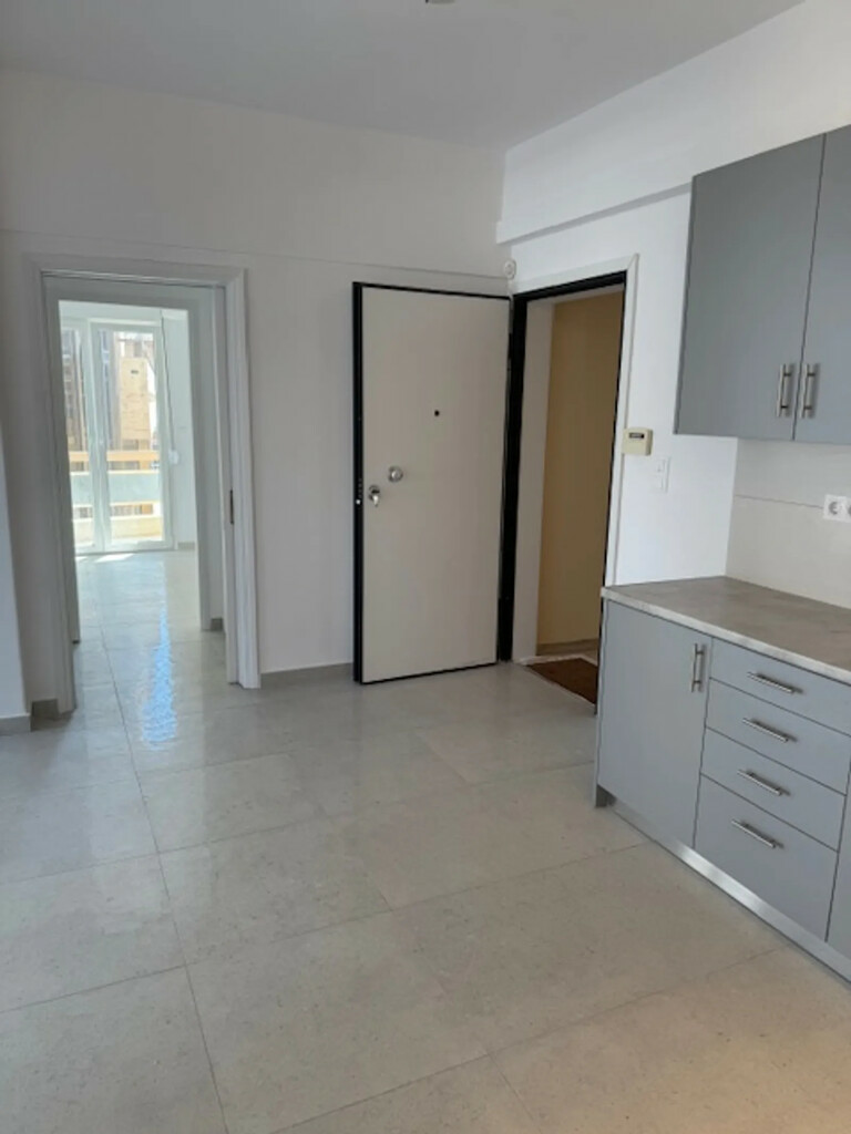 Flat 98 M2 In Alimos, Greece