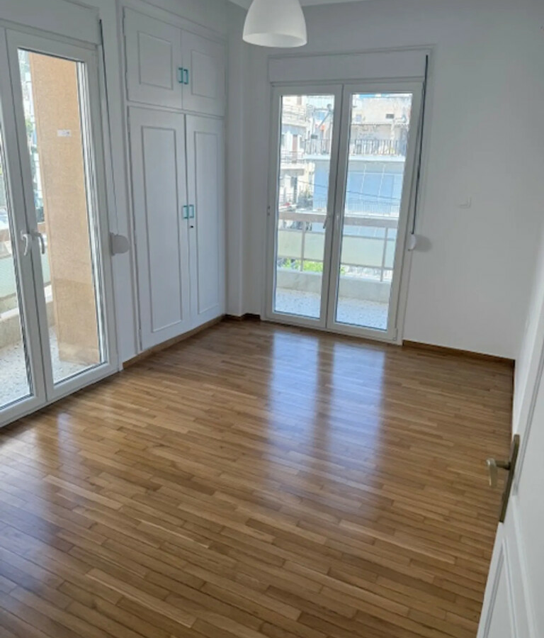 Flat 98 M2 In Alimos, Greece