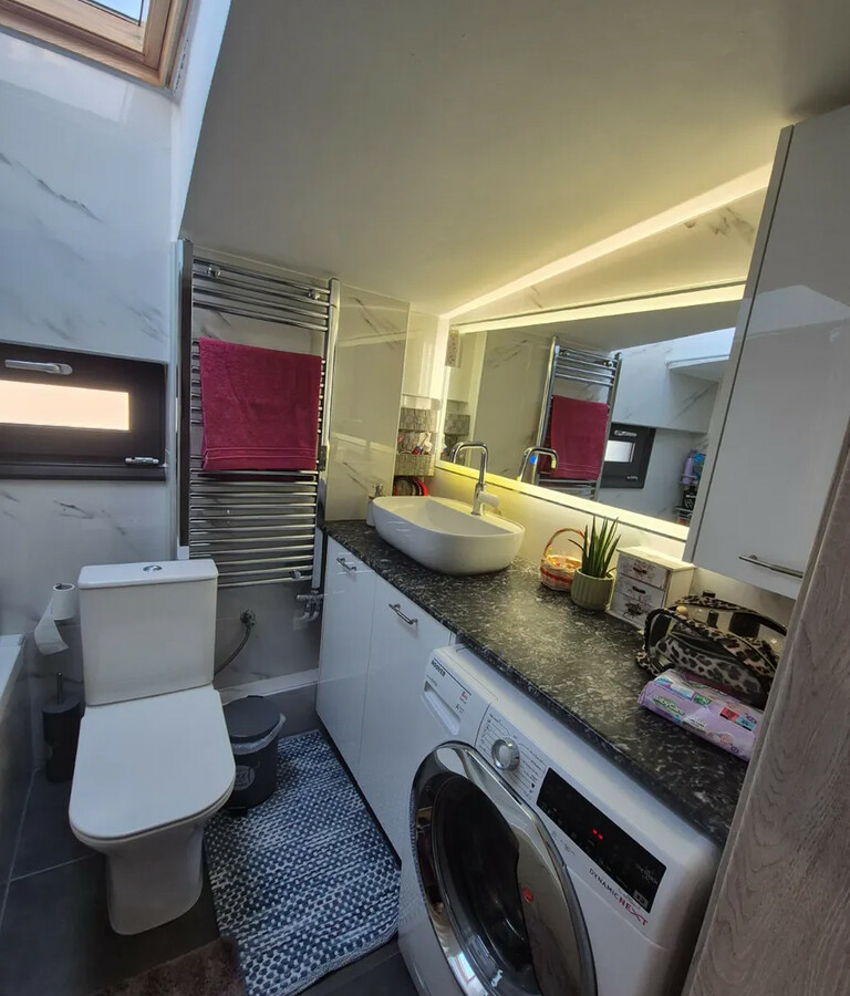 Maisonette 82 M2 In Saronikos, Greece