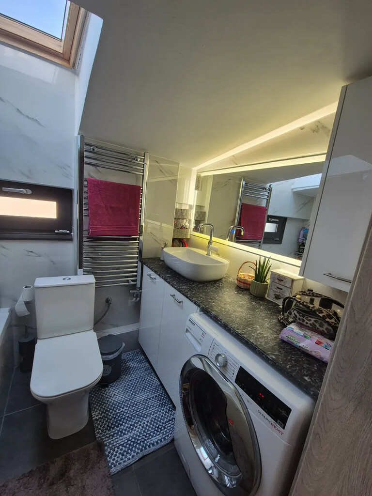 Maisonette 82 M2 In Saronikos, Greece