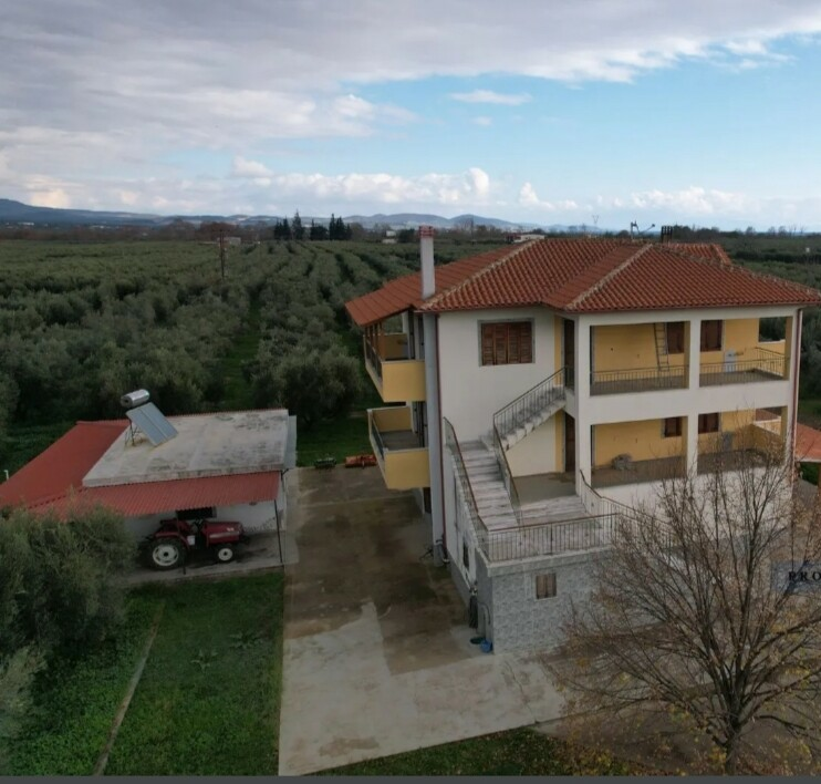 Complex In Poligiros, Greece (320 M²)