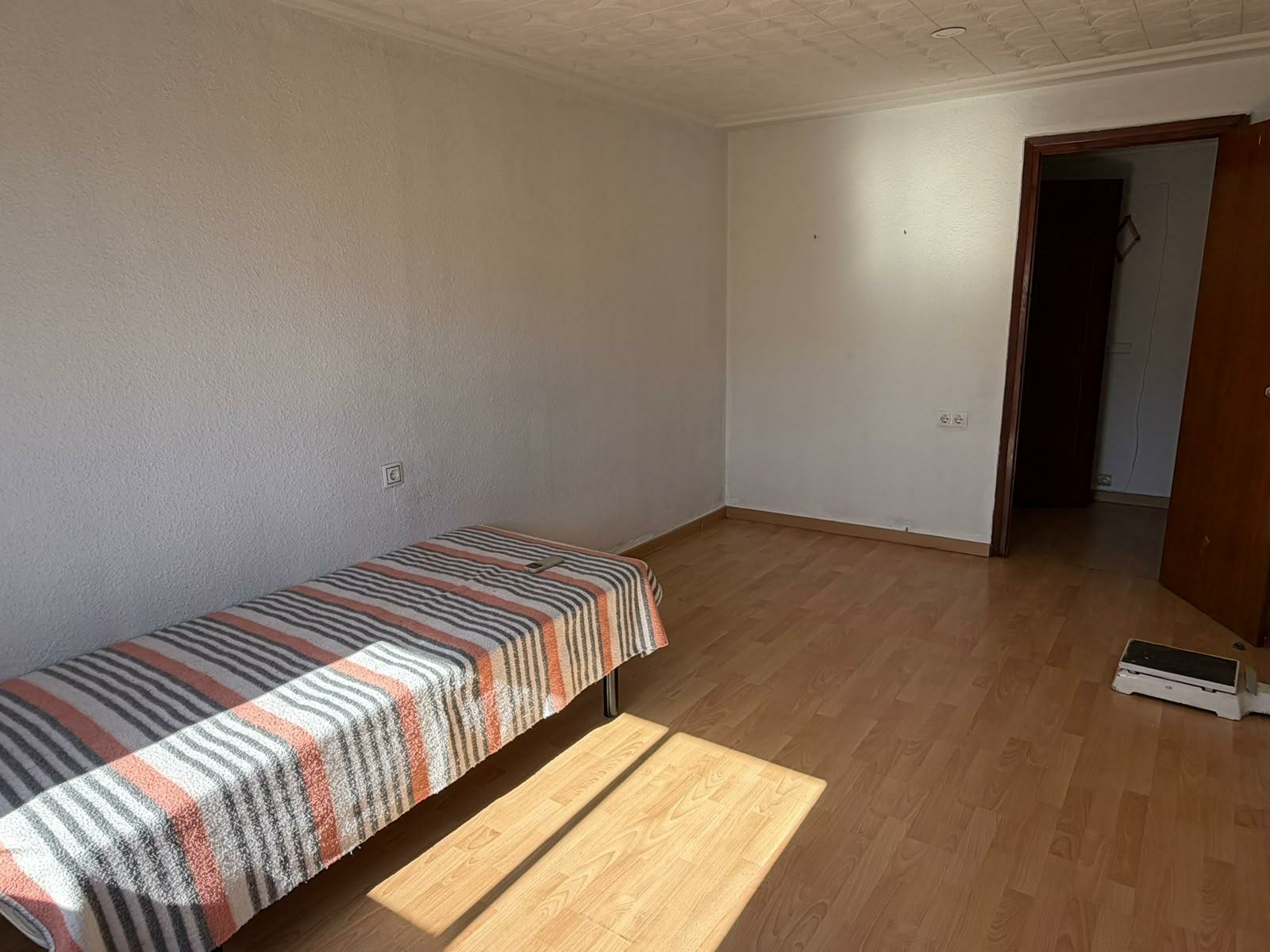 4-bedroom Flat In Canals, Spain (129 M²)