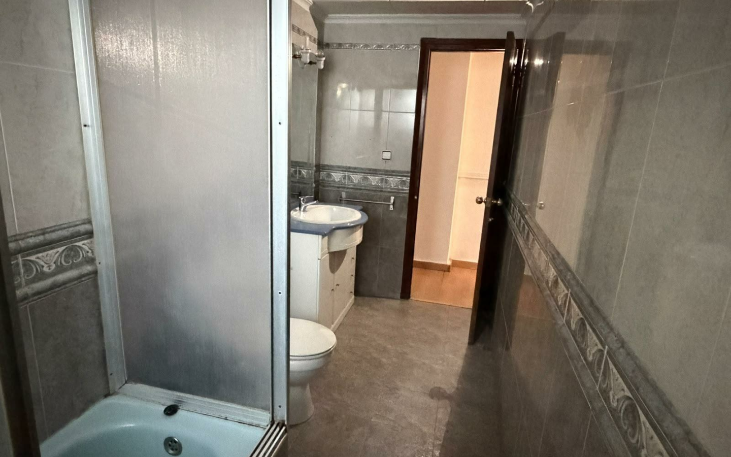 4-bedroom Flat In Canals, Spain (129 M²)
