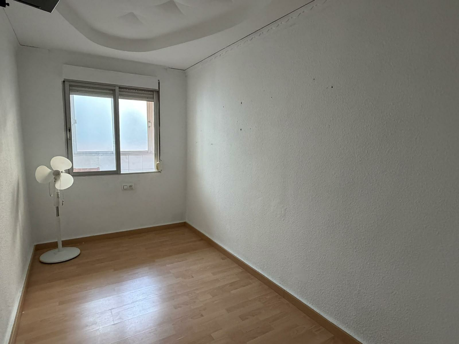 4-bedroom Flat In Canals, Spain (129 M²)