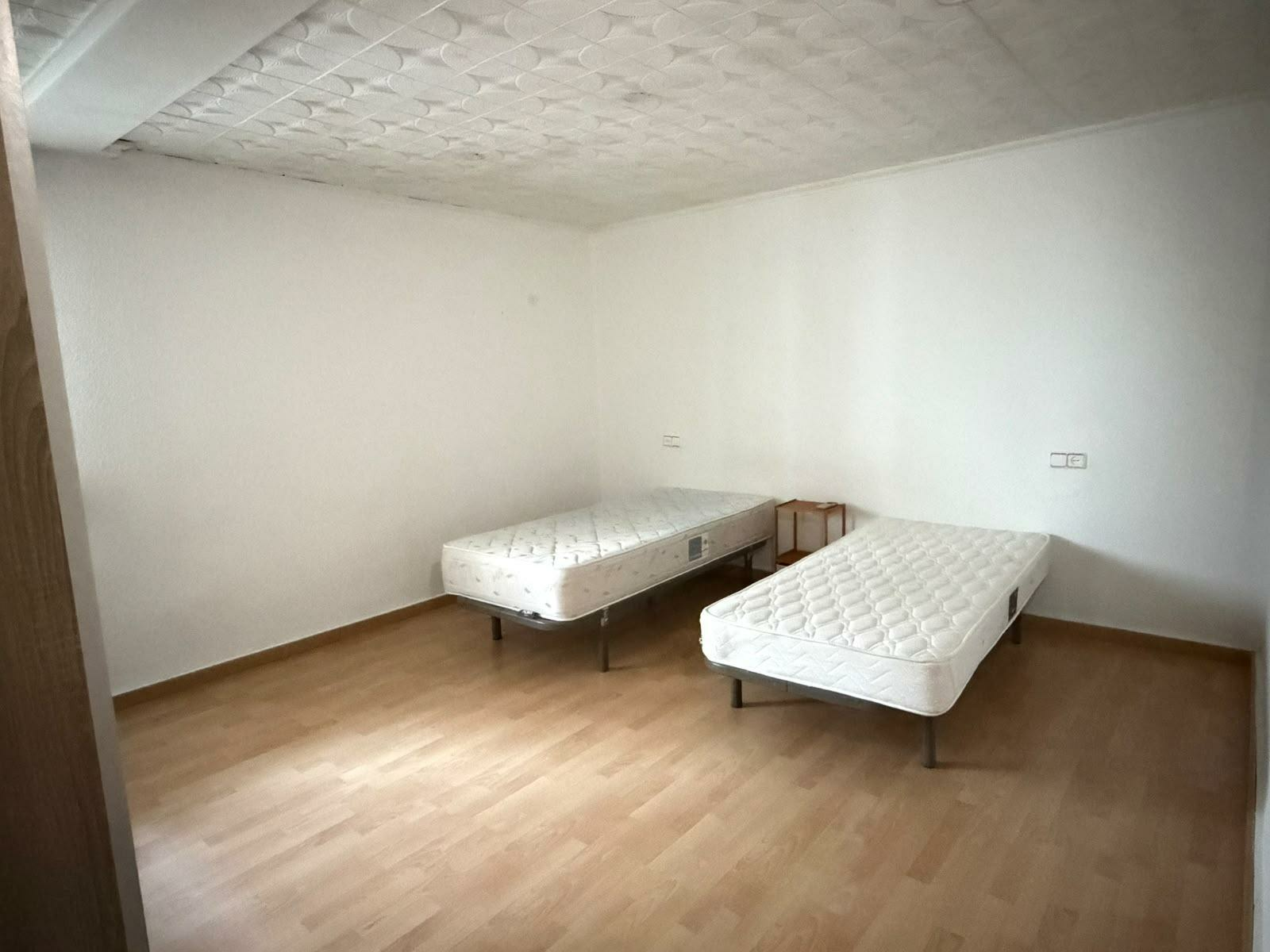 4-bedroom Flat In Canals, Spain (129 M²)