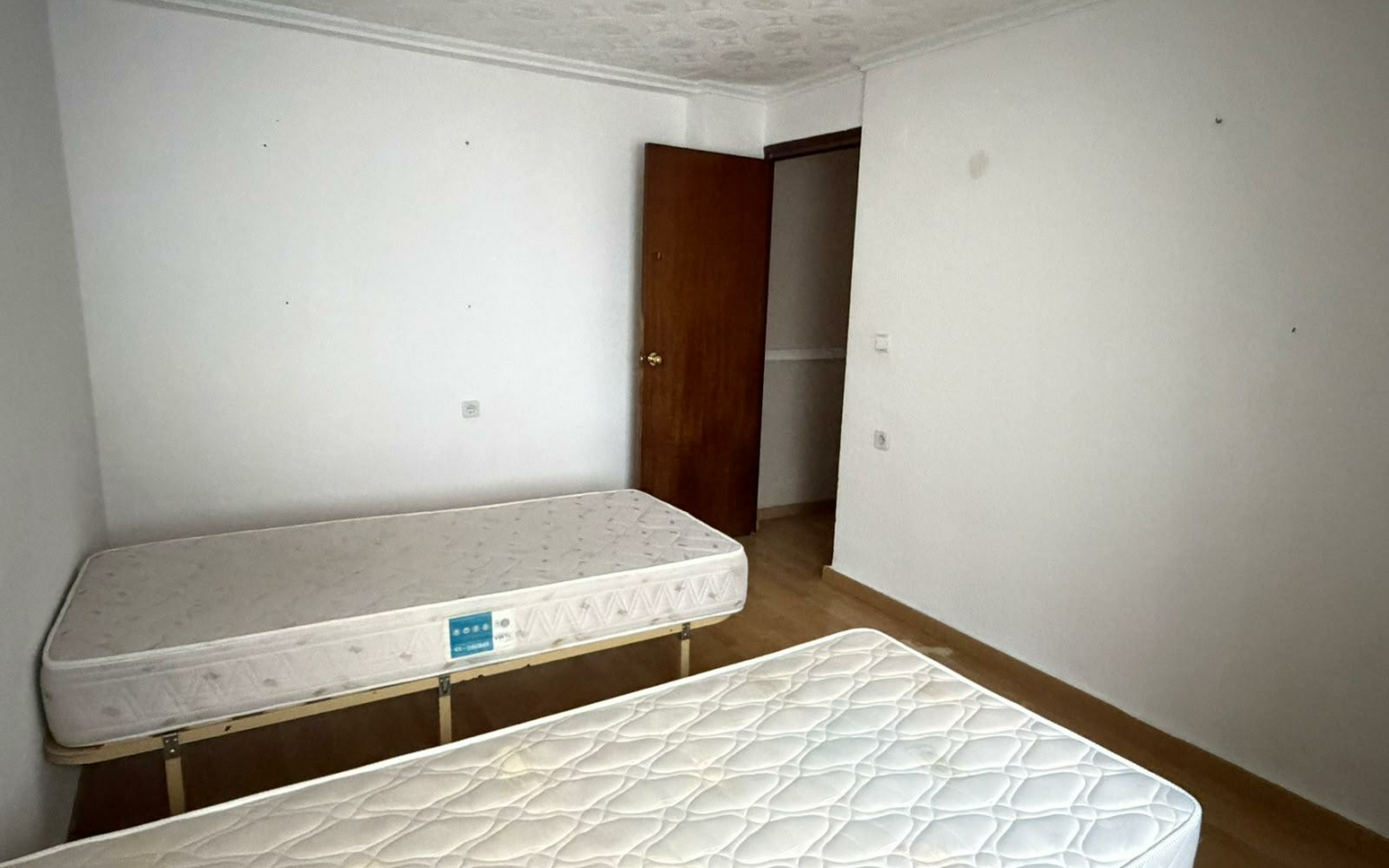 4-bedroom Flat In Canals, Spain (129 M²)