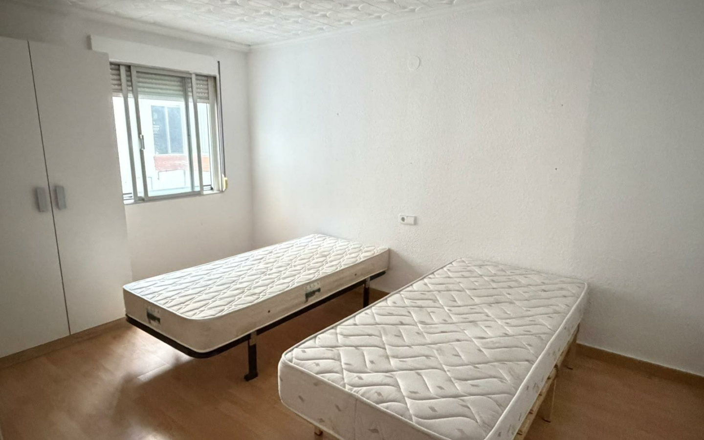 4-bedroom Flat In Canals, Spain (129 M²)