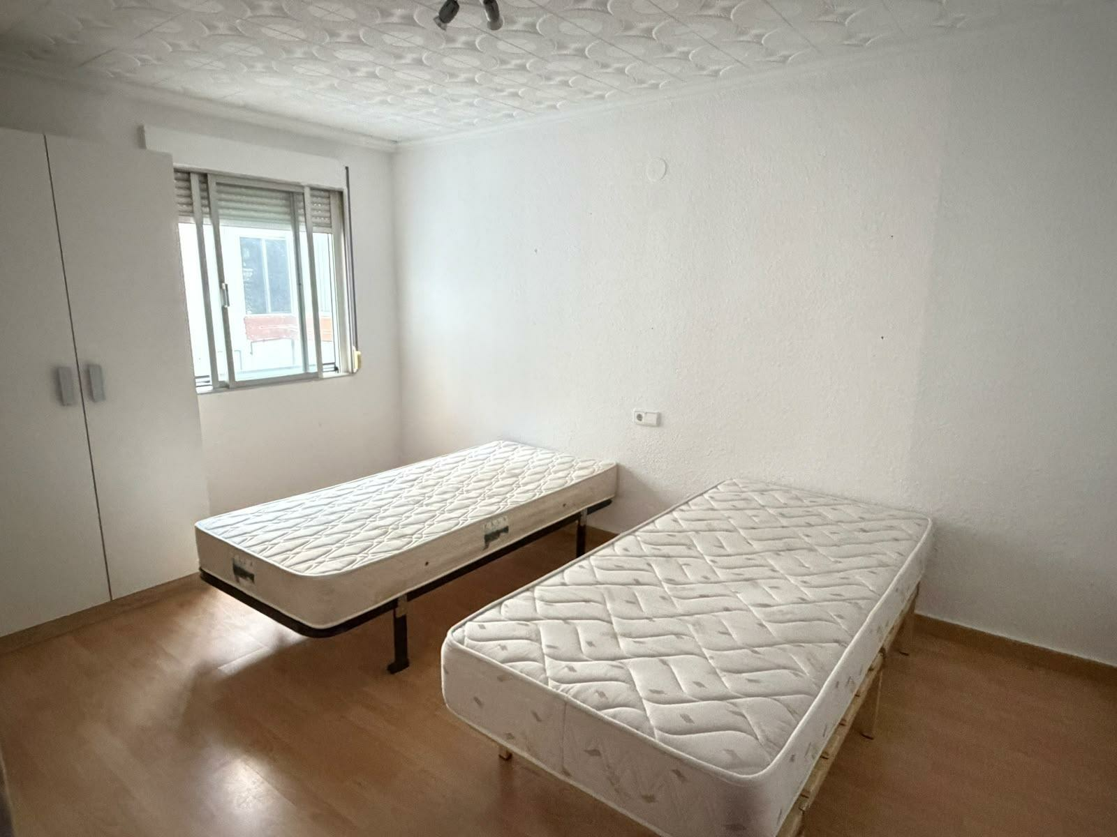 4-bedroom Flat In Canals, Spain (129 M²)
