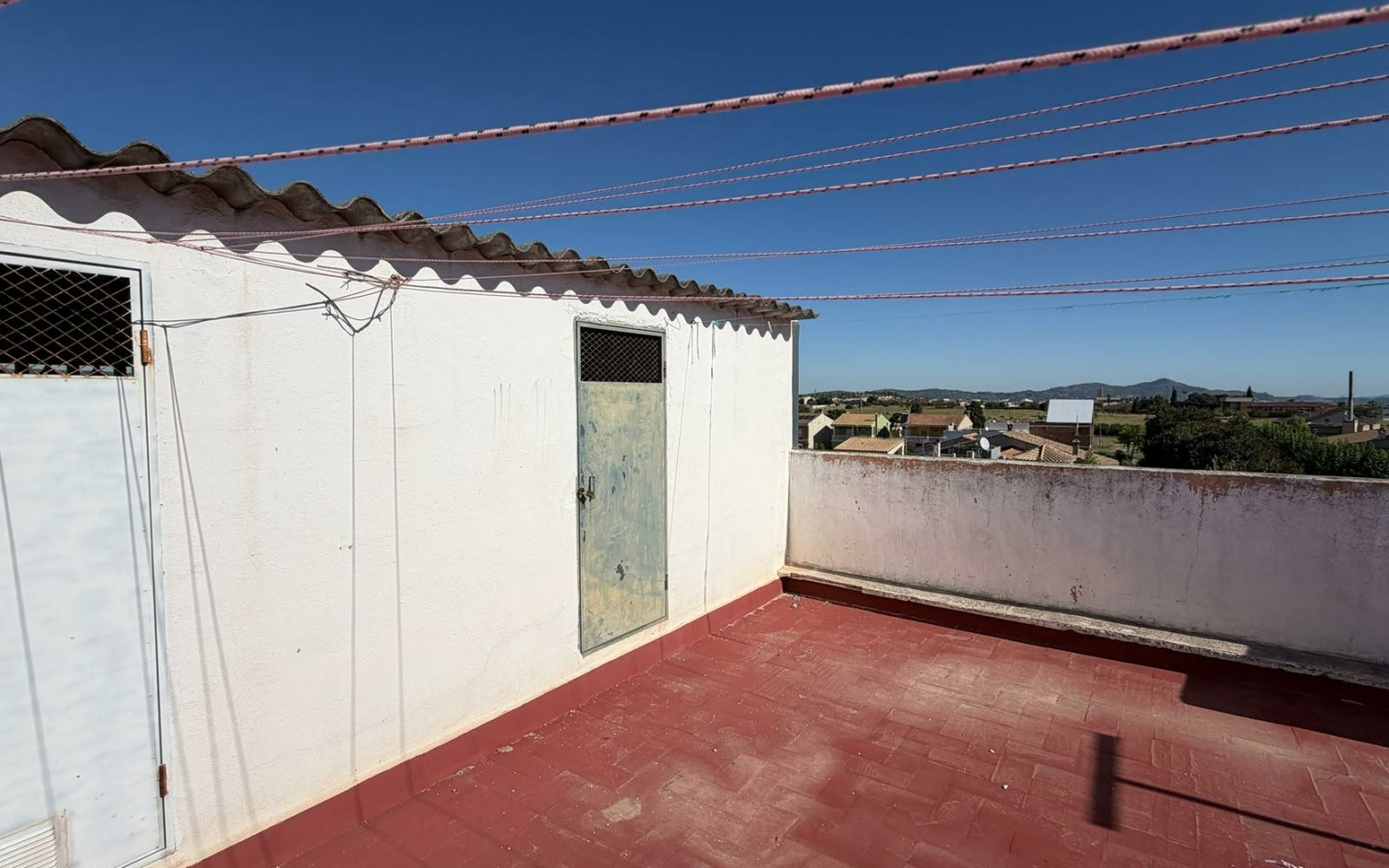 4-bedroom Flat In Canals, Spain (129 M²)