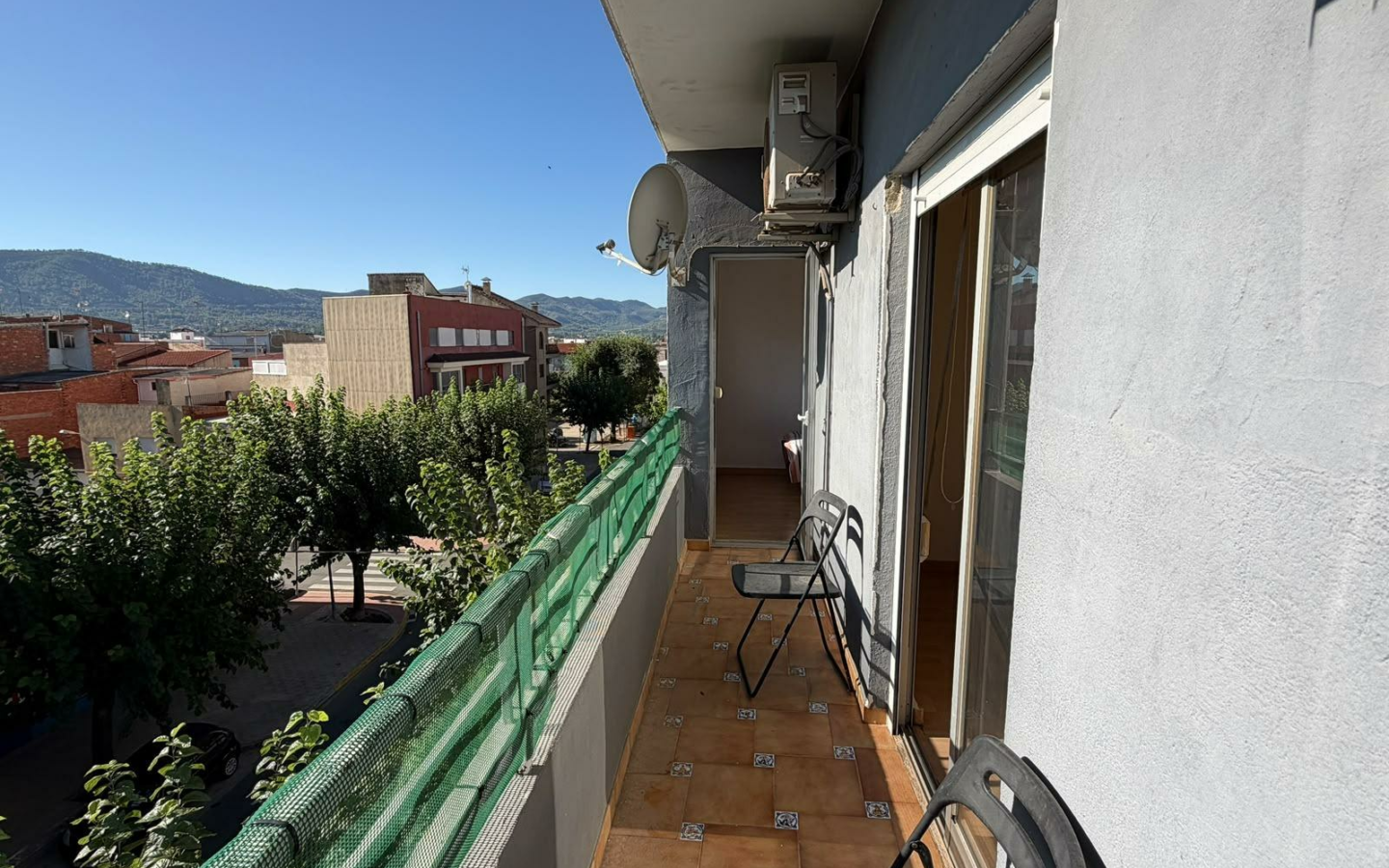 4-bedroom Flat In Canals, Spain (129 M²)