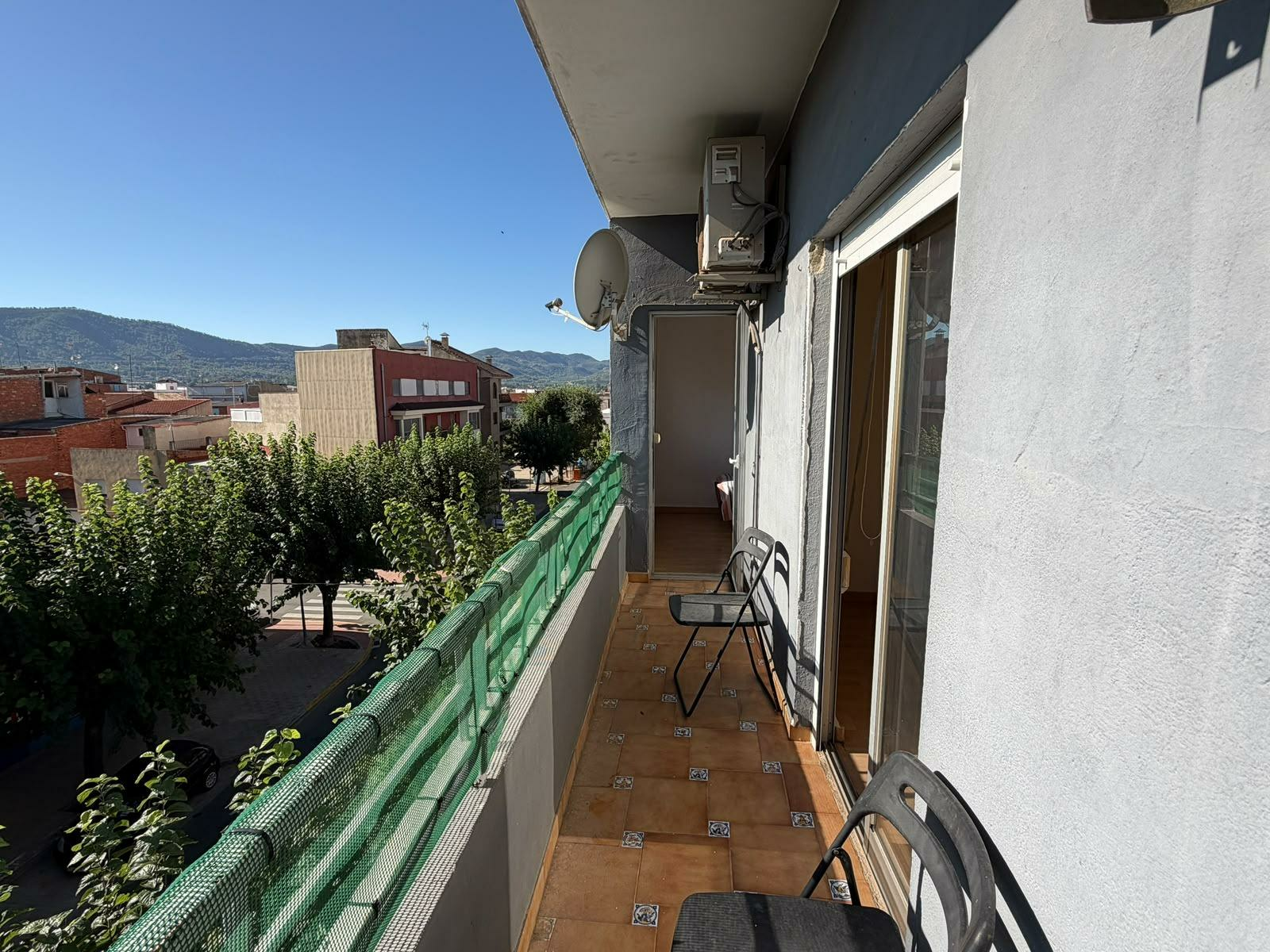 4-bedroom Flat In Canals, Spain (129 M²)