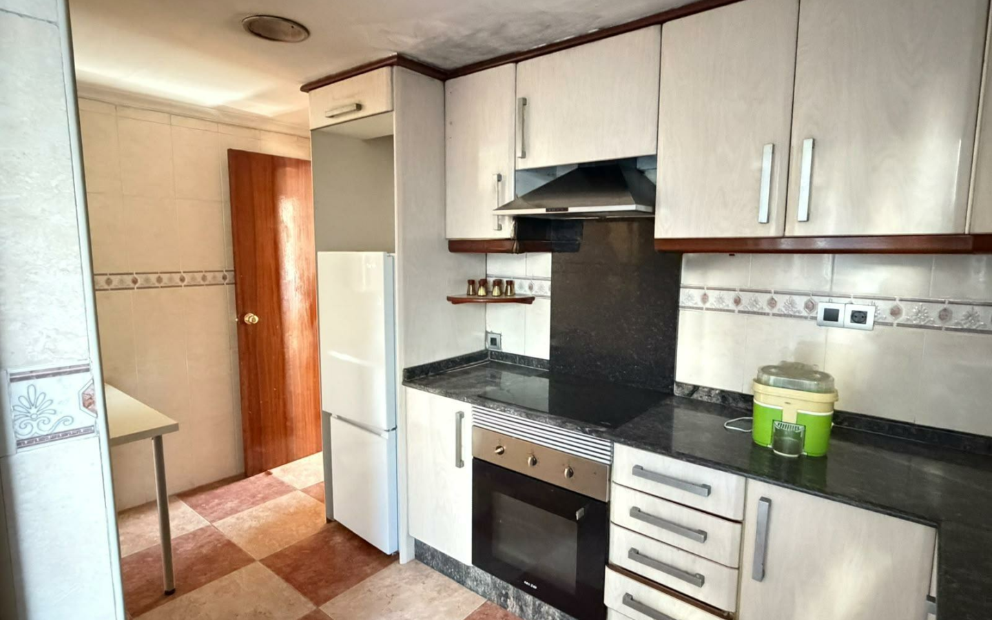 4-bedroom Flat In Canals, Spain (129 M²)