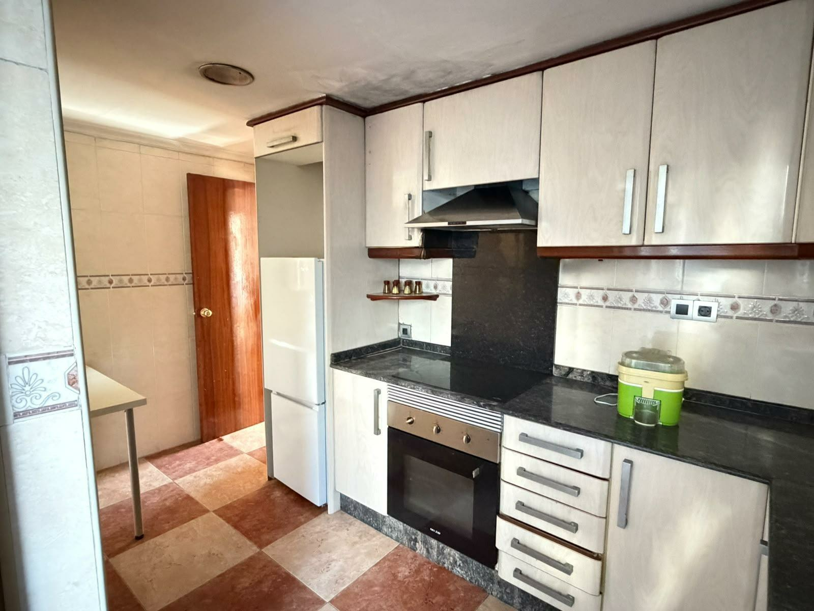 4-bedroom Flat In Canals, Spain (129 M²)