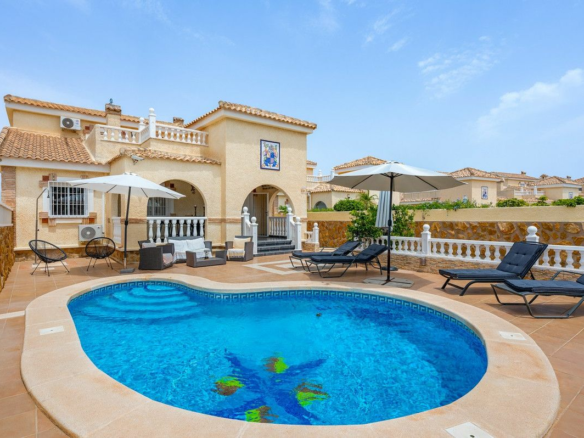 3-bedroom Villa In Gran Alacant, Spain (195 M²)