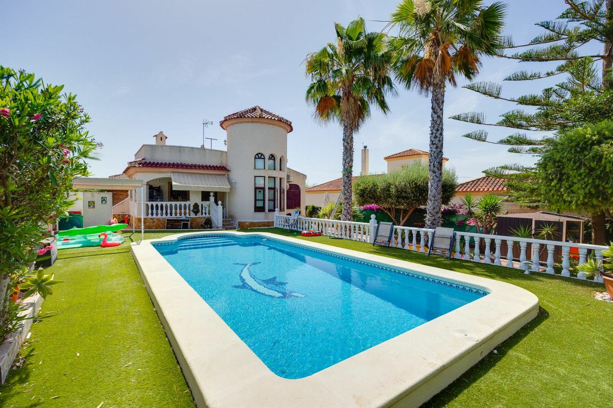 3-bedroom House In San Fulgencio, Spain (150 M²)