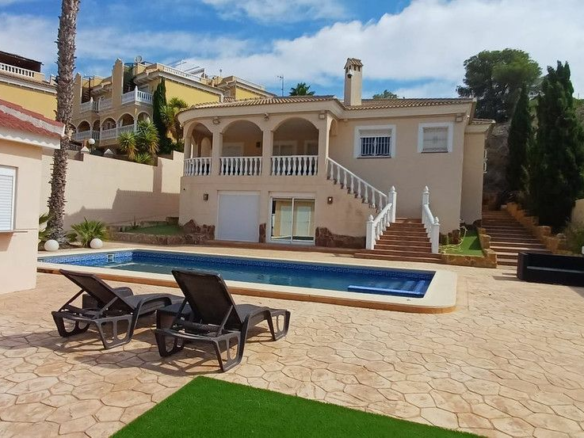 5-bedroom Villa In Algorfa, Spain (290 M²)