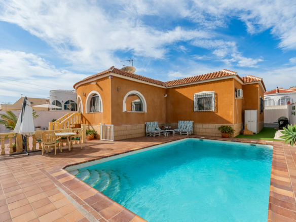 4-bedroom Villa In Rojales, Spain (158 M²)