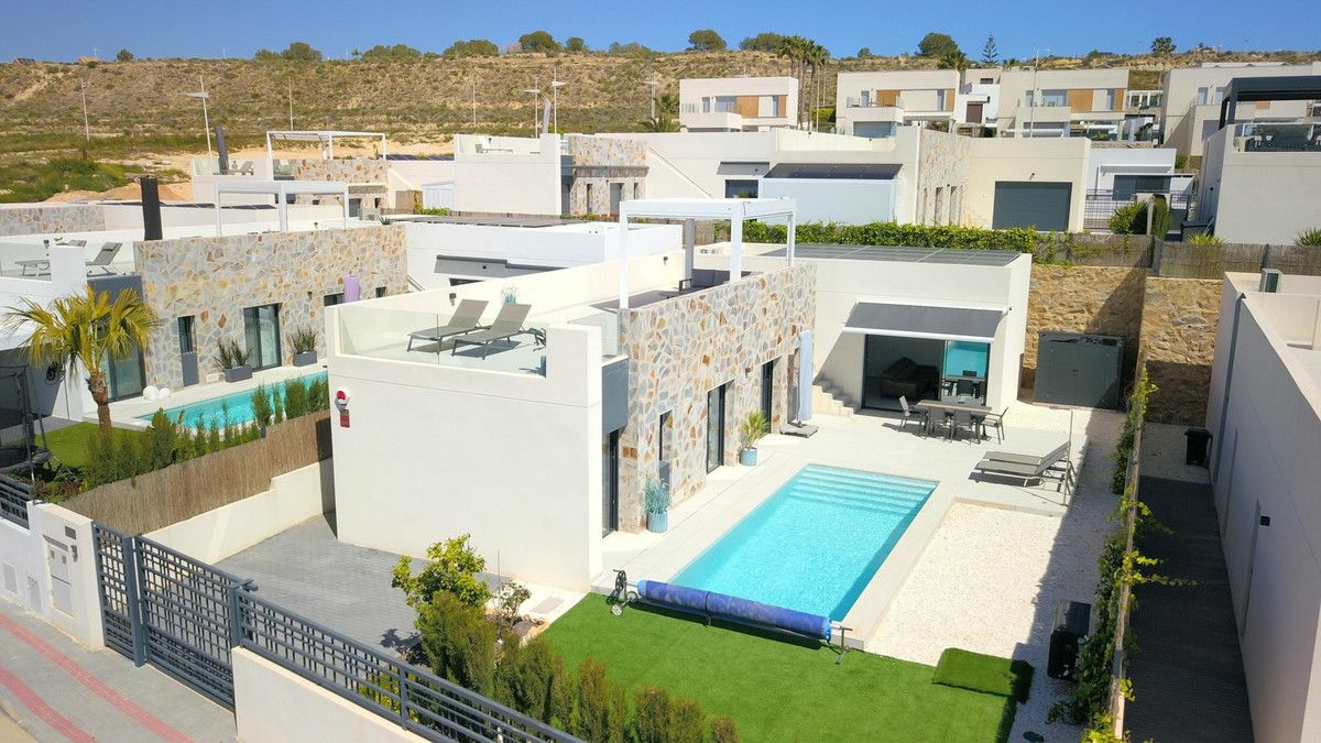 3-bedroom Villa In Algorfa, Spain (118 M²)