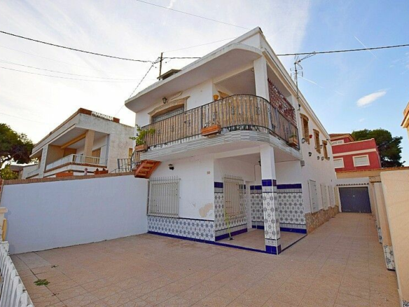 5-bedroom Apartment In Pilar De La Horadada, Spain (125 M²)