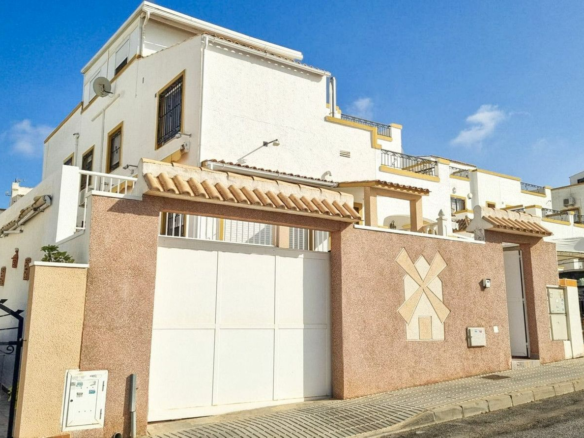 6-bedroom Villa In Orihuela Costa, Spain (160 M²)