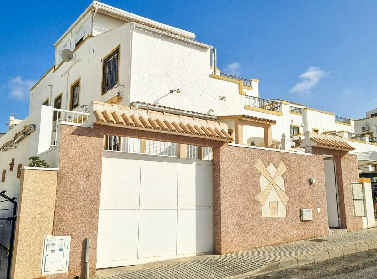 6-bedroom Villa In Orihuela Costa, Spain (160 M²)