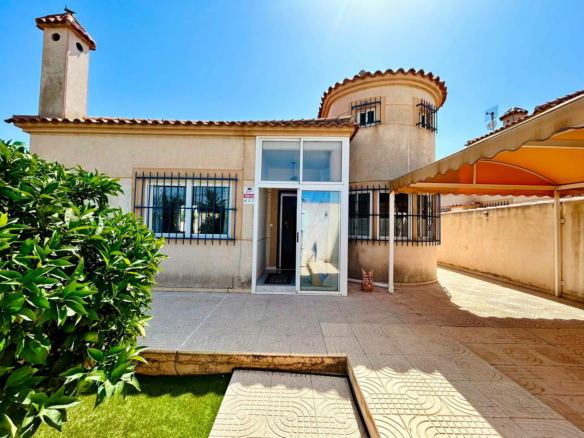 3-bedroom Villa In Torrevieja, Spain (126 M²)