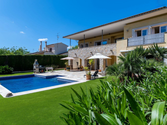 4-bedroom Villa In Calvià, Spain (368 M²)