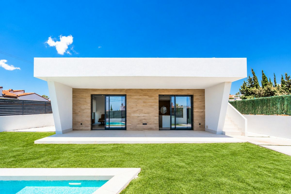 3-bedroom Villa In Rojales, Spain (156 M²)