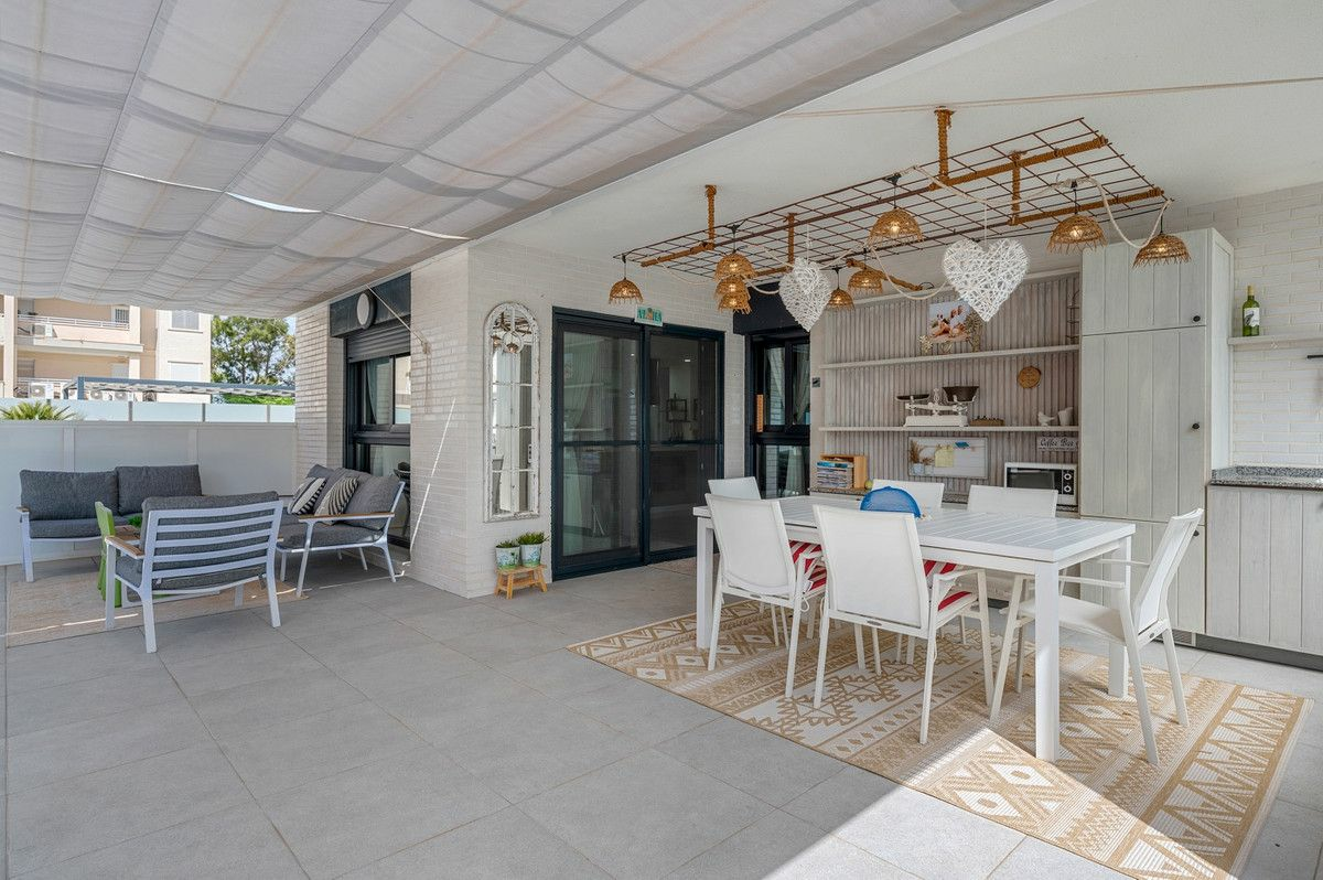 3-bedroom Apartment In Guardamar Del Segura, Spain (108 M²)